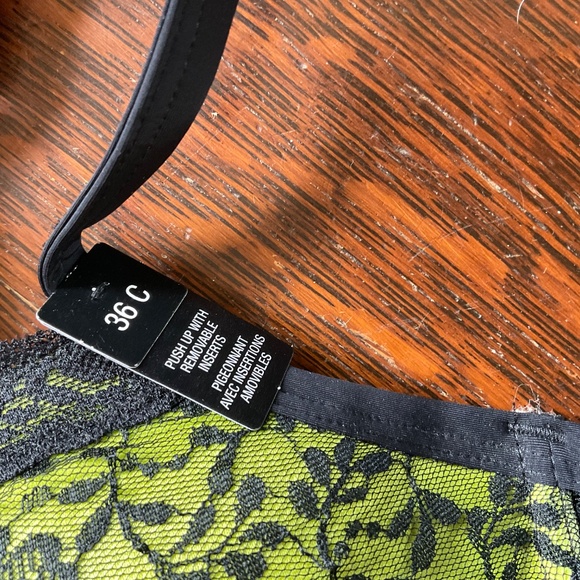 Lace front bra with flowers - Picture 2 of 3